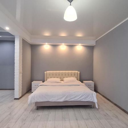 Apartaments On Vulytsia Heroiv Ato 32 クルィヴィーイ・リーフ エクステリア 写真