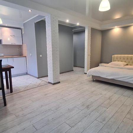 Apartaments On Vulytsia Heroiv Ato 32 クルィヴィーイ・リーフ エクステリア 写真