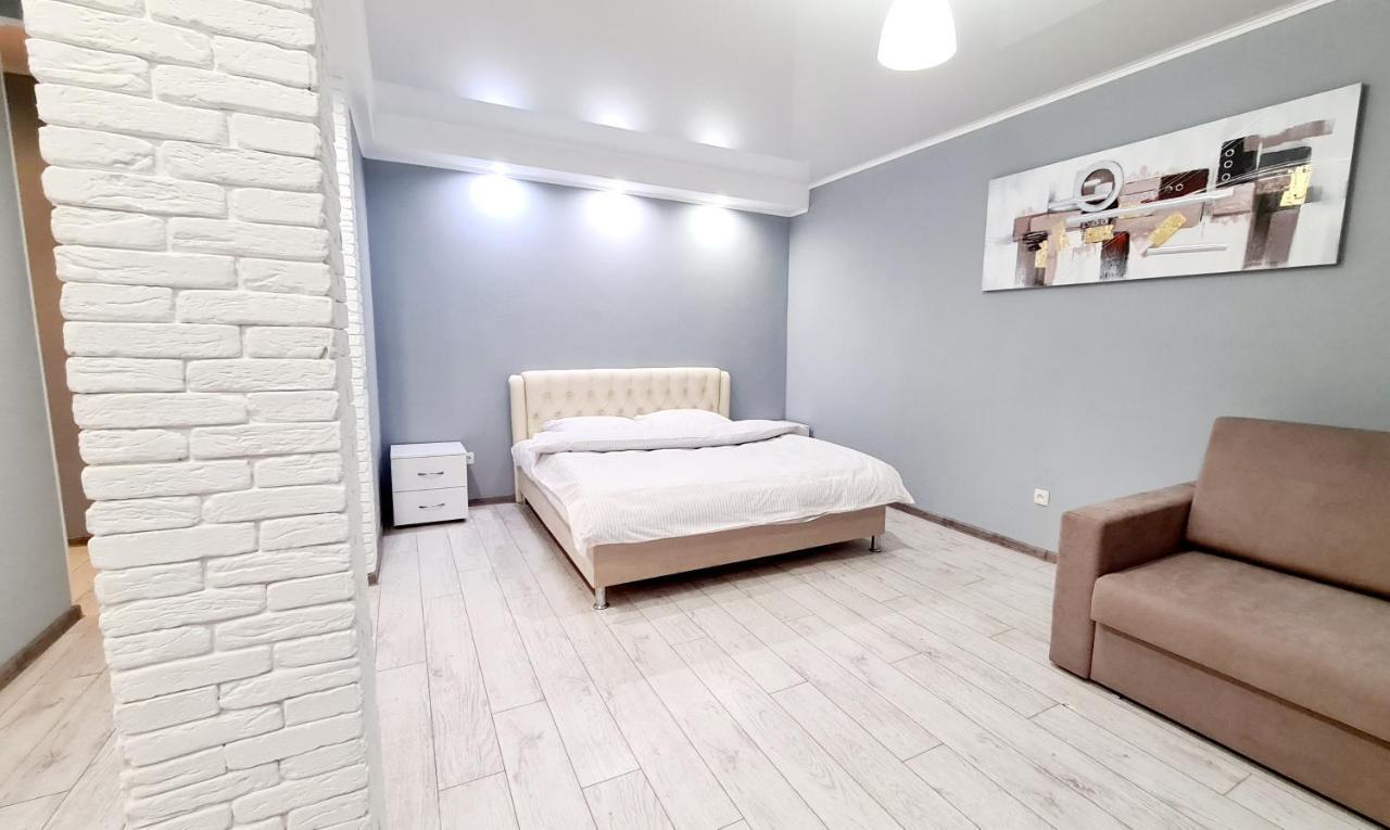 Apartaments On Vulytsia Heroiv Ato 32 クルィヴィーイ・リーフ エクステリア 写真